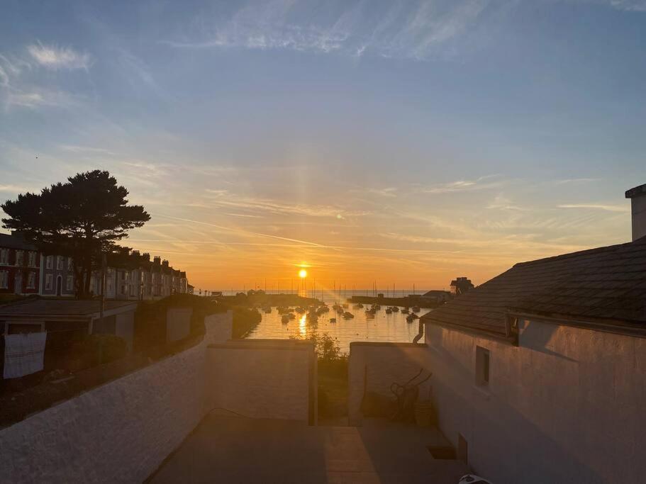 Villa Aberaeron Island House - Panoramic Harbour Views Extérieur photo